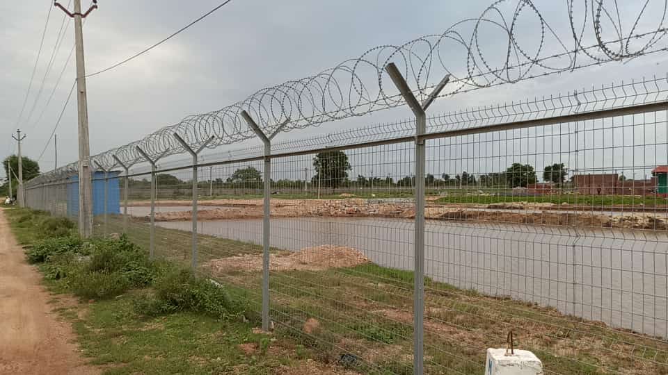 welded wire fence post